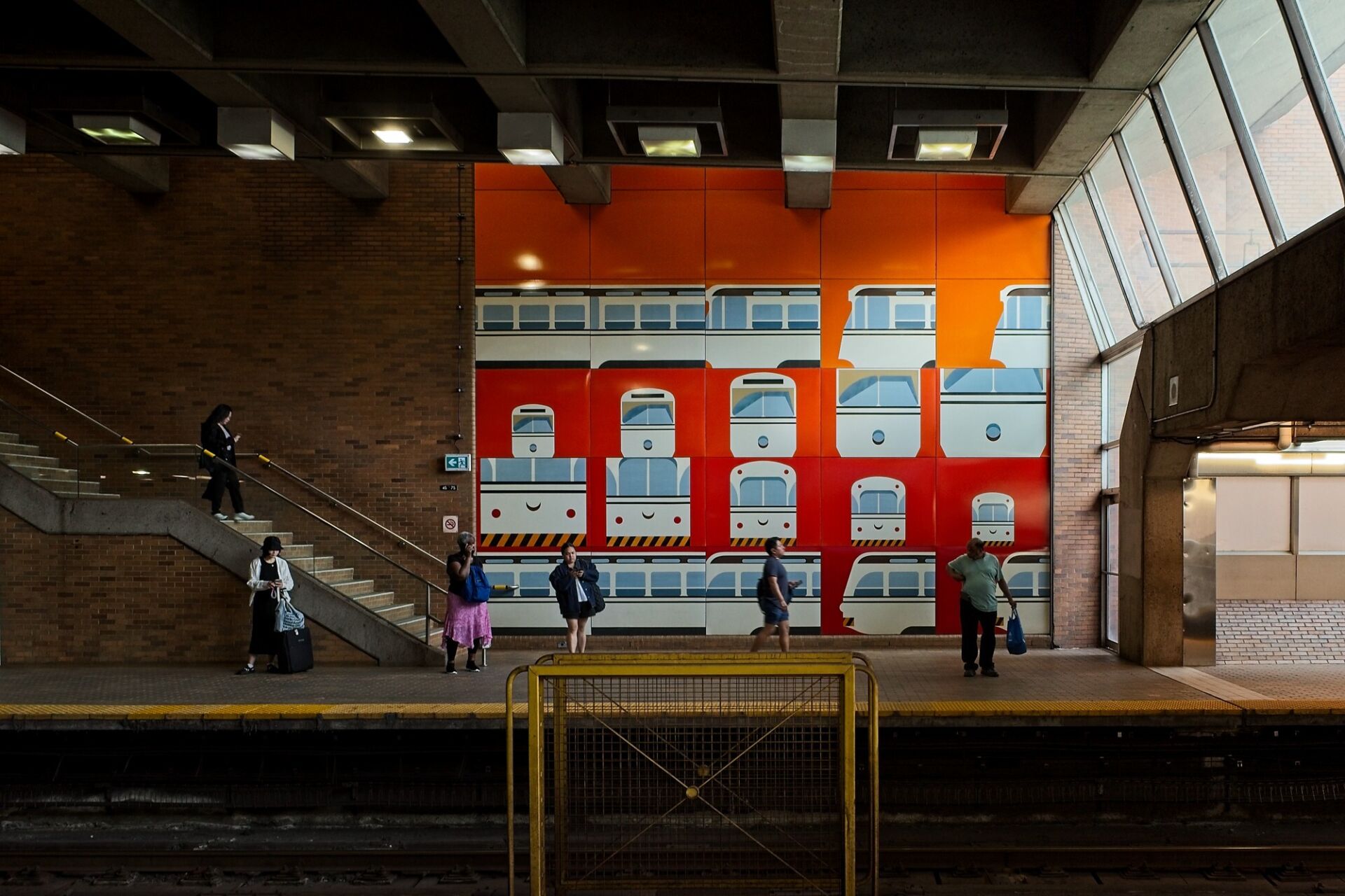 Large murals on both tracks - this is a shot of the southbound track.