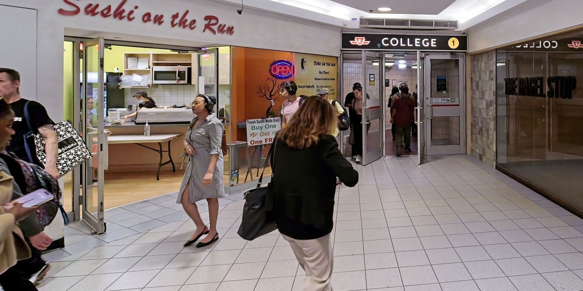 Mall entrance to College station.