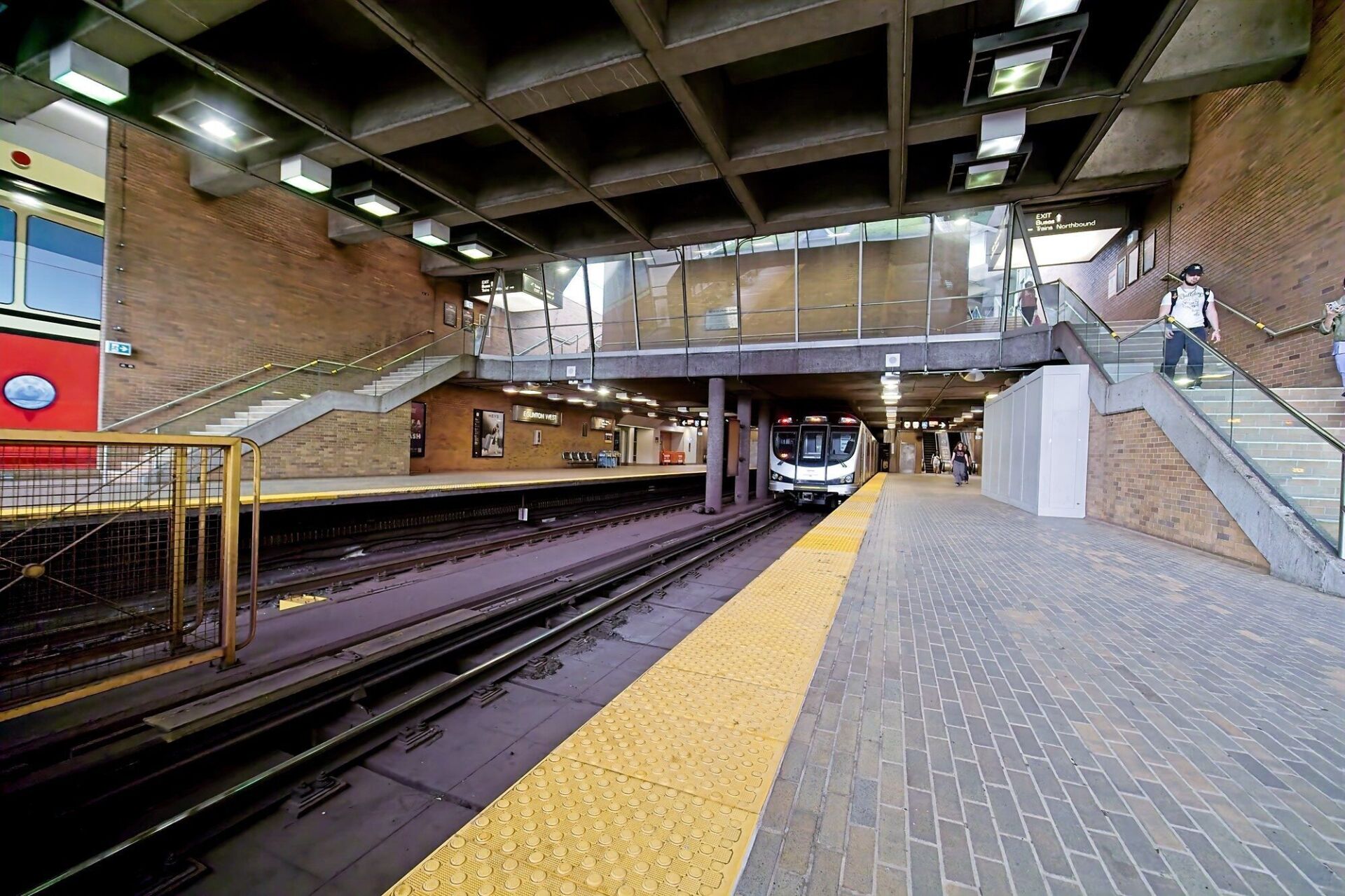 Eglinton West 006