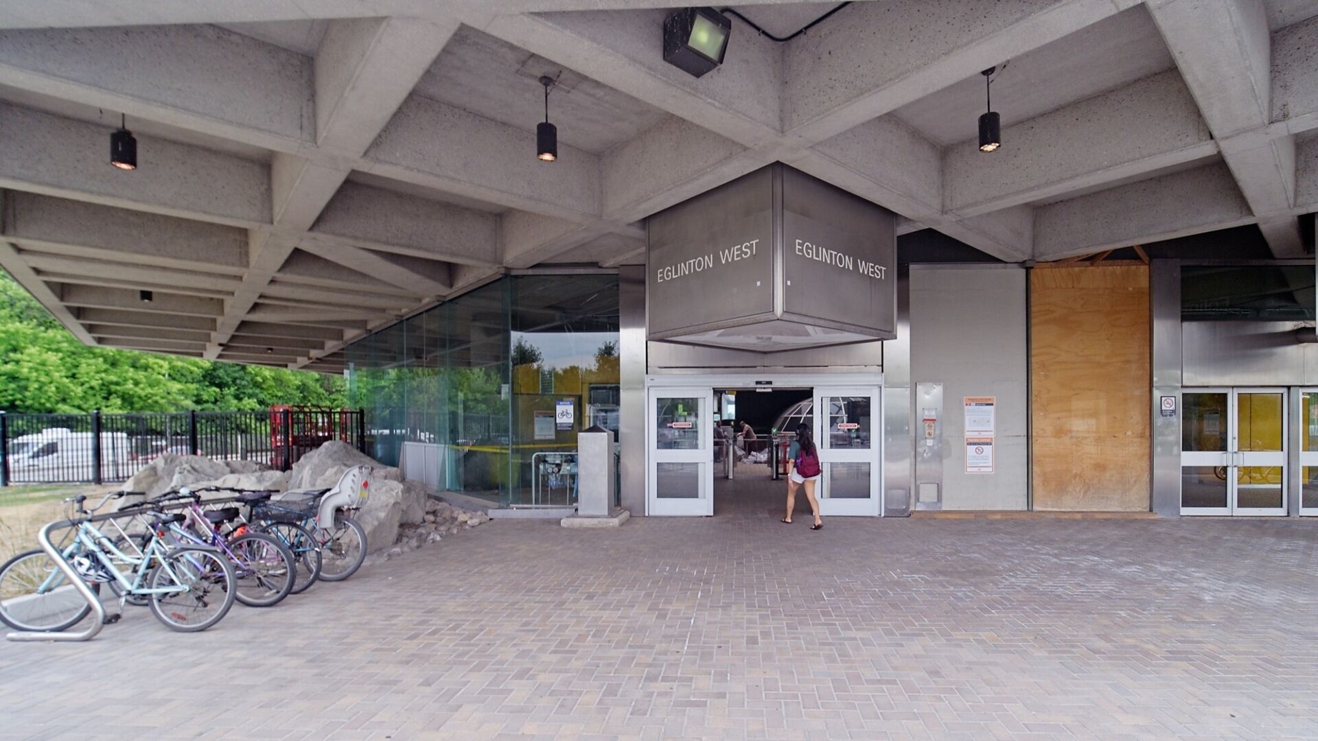 Eglinton West 011