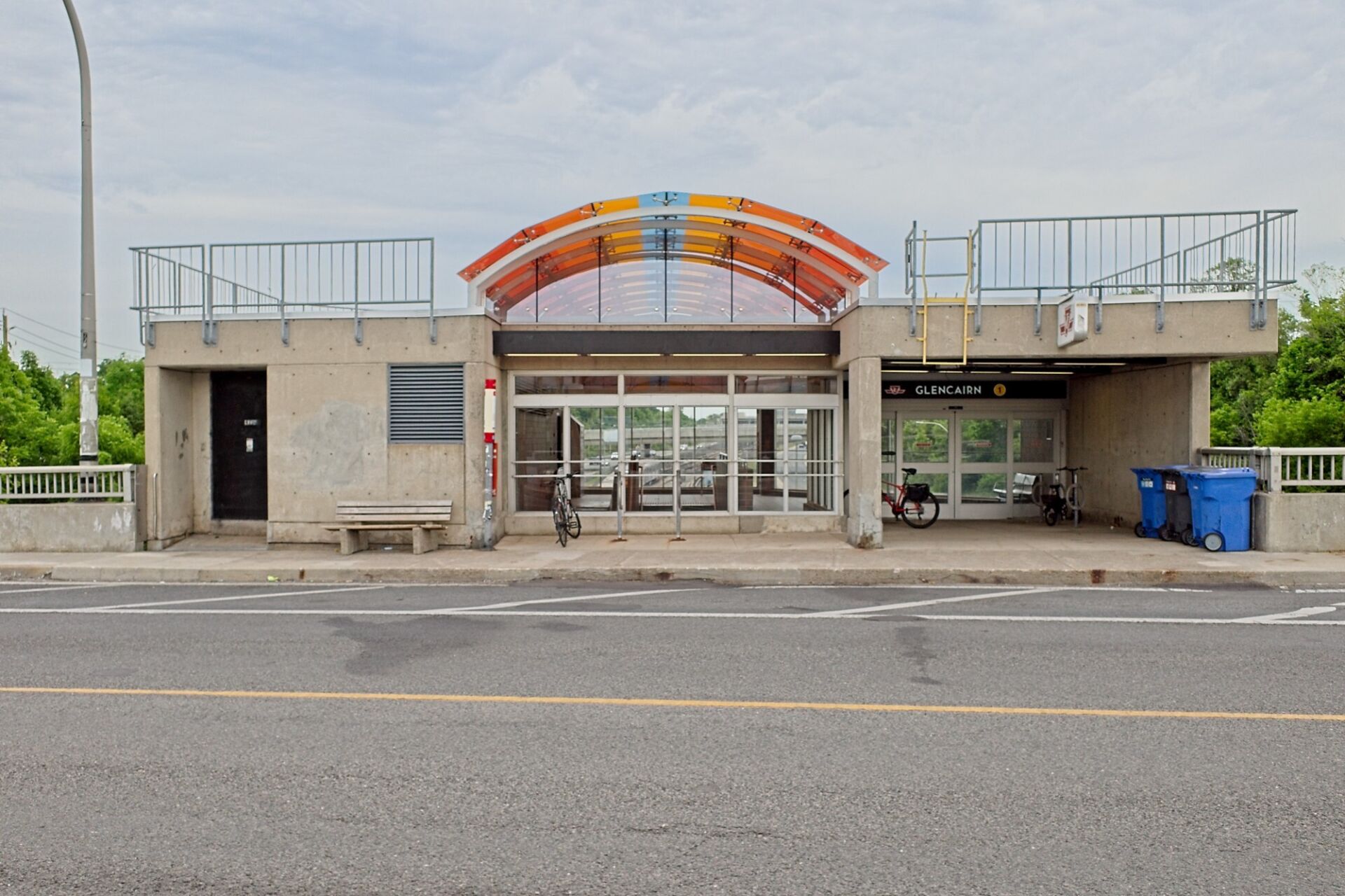 Entrance to Glencairn station