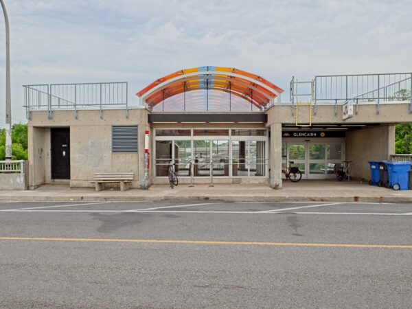 Entrance to Glencairn station