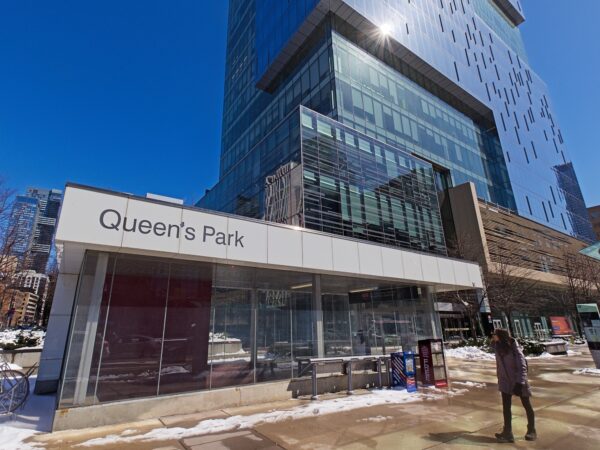 Queens Park 001