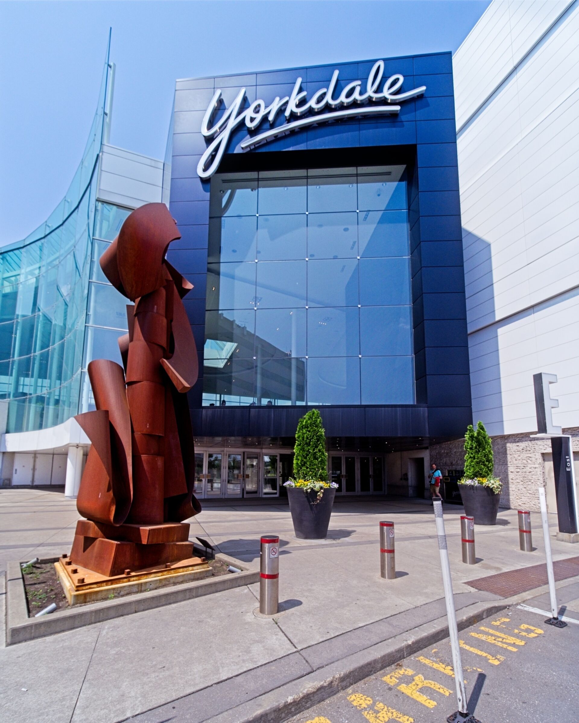Entrance to the mall.